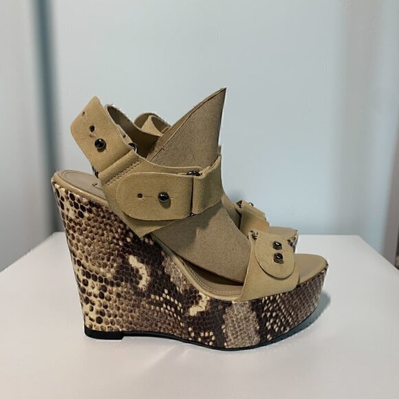 ✨Sleek and Stylish: BCBG Snakeskin Platform Wedges in Caramel Suede, size 8​ - Picture 5 of 9